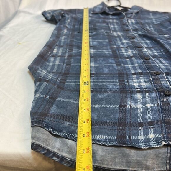 Forever 21 women’s shades of blue elongated casual button‎ down shirt size small - Picture 5 of 5